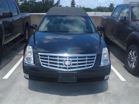 Used 2009 Cadillac DTS Hearse FWD image 3