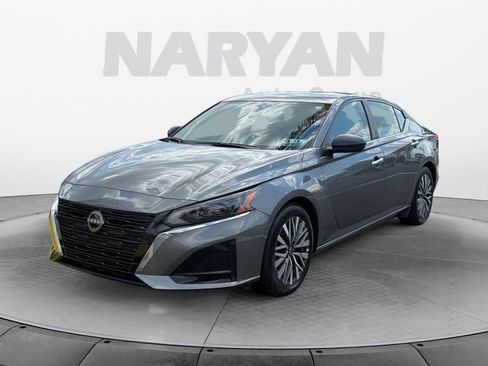 Used 2024 Nissan Altima 2.5 SV image 4