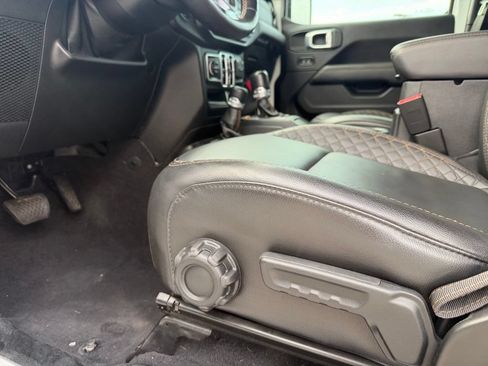 Used 2021 Jeep Wrangler Unlimited Sahara AWD/4WD image 13