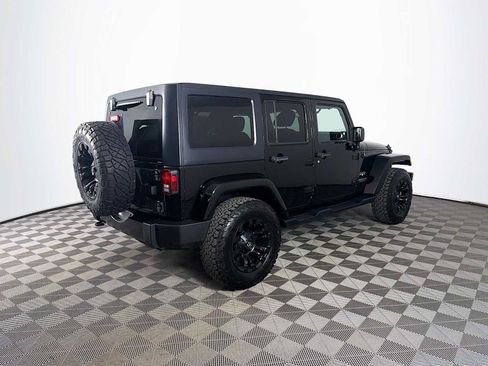 Used 2017 Jeep Wrangler Unlimited Sahara w/ Connectivity Group AWD/4WD image 4