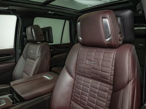 Used 2024 Cadillac Escalade Sport Platinum w/ Heavy-Duty Trailer Package AWD/4WD image 35