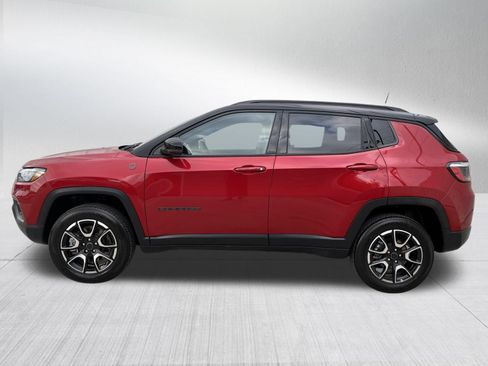 Used 2025 Jeep Compass Trailhawk AWD/4WD image 4