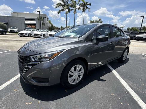 Used 2025 Nissan Versa S w/ Trunk Package FWD image 1
