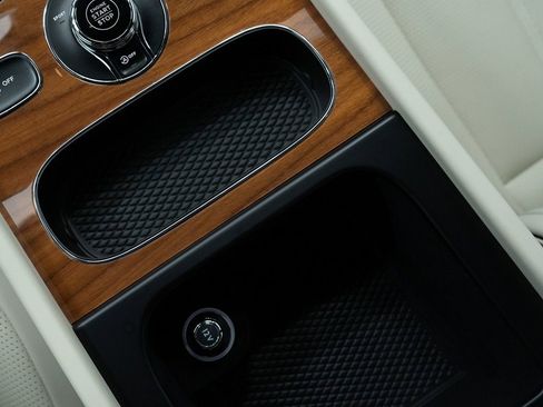 Used 2024 Bentley Bentayga Extended Wheelbase AWD/4WD image 34