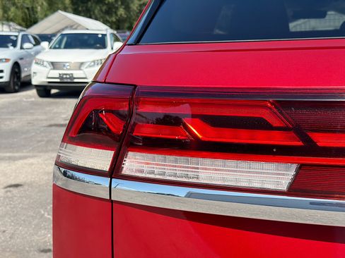 Used 2024 Volkswagen Atlas Cross Sport SE w/ Panoramic Sunroof Package FWD image 10