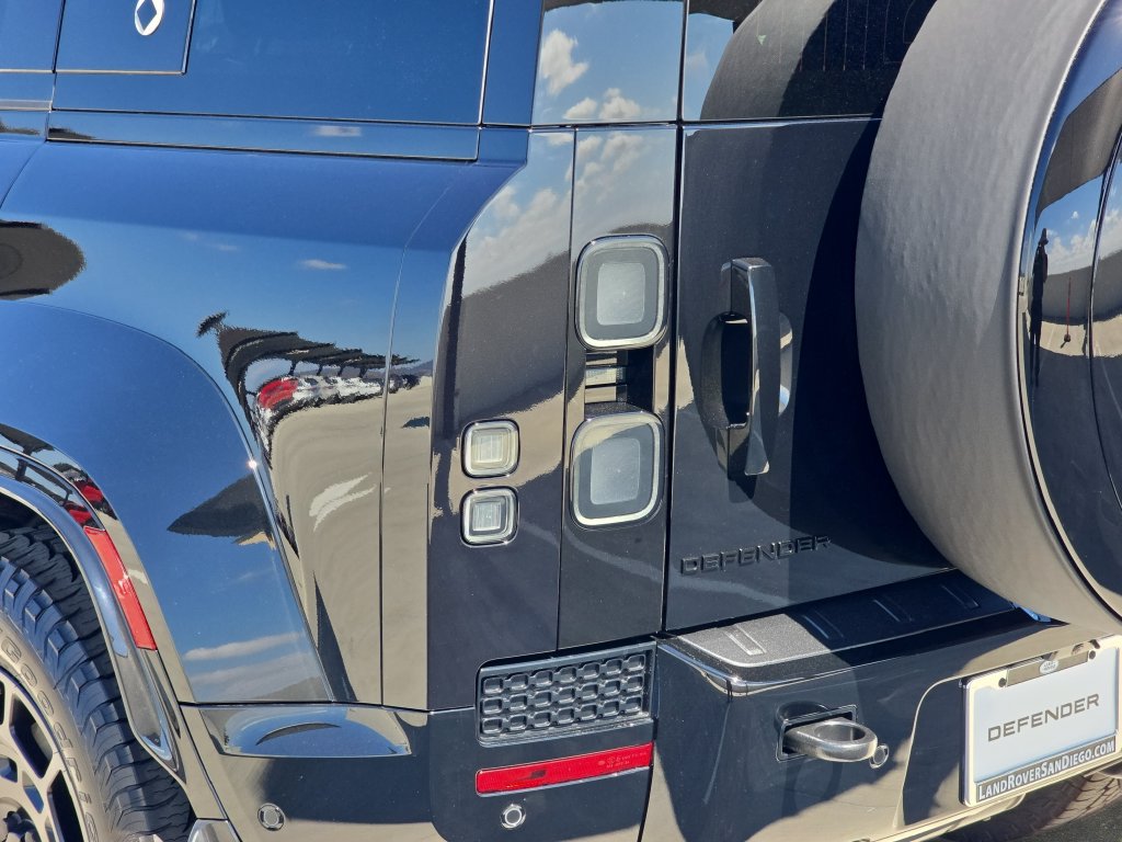 New 2026 Land Rover Defender 110 OCTA AWD/4WD image 36