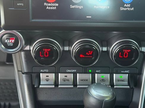 Used 2026 Toyota GR86 Premium w/ ALL Weather Mat Package (TMS) RWD image 17