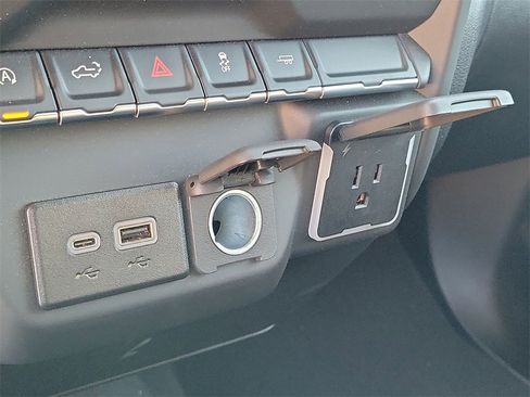 Used 2025 Chevrolet Silverado 1500 Custom image 33