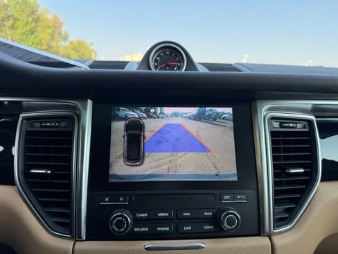 Used 2018 Porsche Macan AWD/4WD image 21