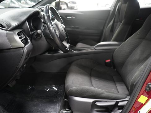 Used 2018 Toyota C-HR XLE FWD image 11