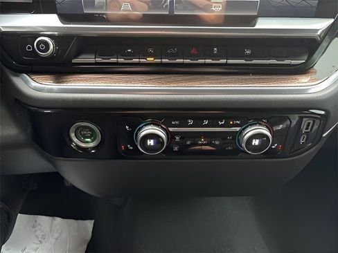 Used 2022 GMC Sierra 1500 Elevation image 12