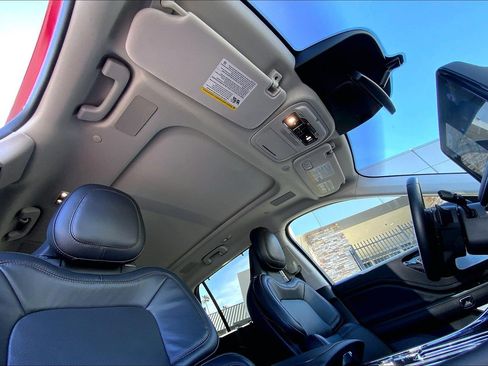 Used 2025 Lincoln Aviator Reserve w/ Equipment Group 201A image 12