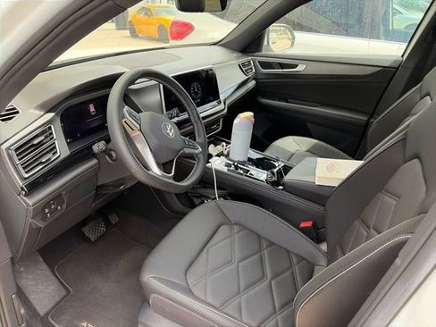 Used 2024 Volkswagen Atlas Cross Sport SE FWD image 12