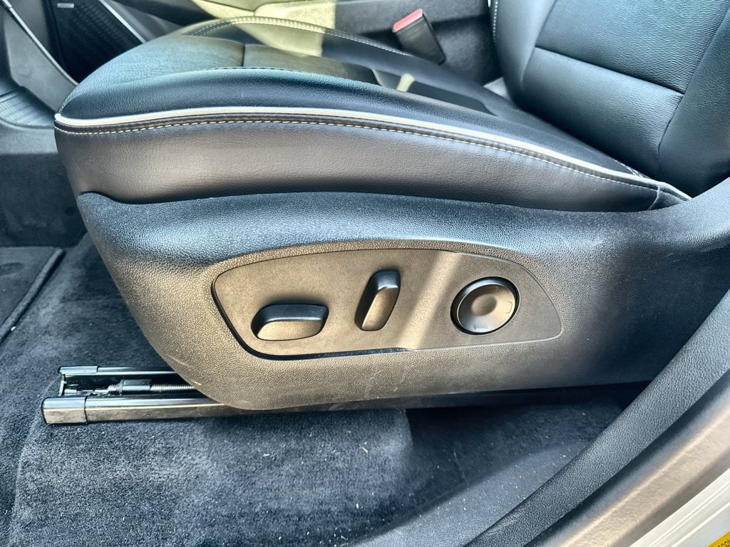 Used 2025 Buick Enclave Preferred AWD/4WD image 3