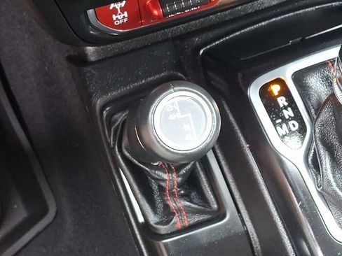 Used 2018 Jeep Wrangler Unlimited Rubicon AWD/4WD image 23