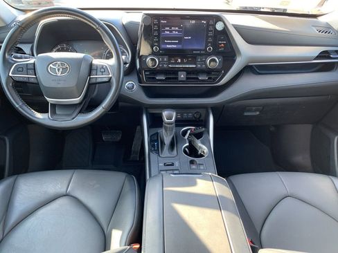 Used 2022 Toyota Highlander XLE image 15