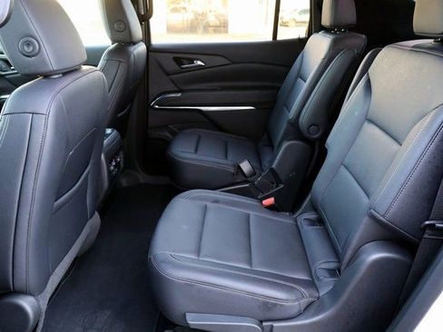 Used 2025 Chevrolet Traverse LT image 27