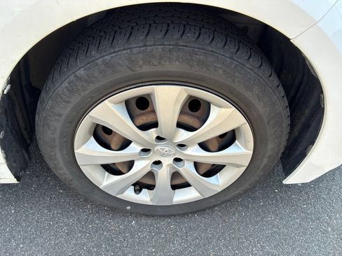 Used 2020 Toyota Corolla LE FWD image 14