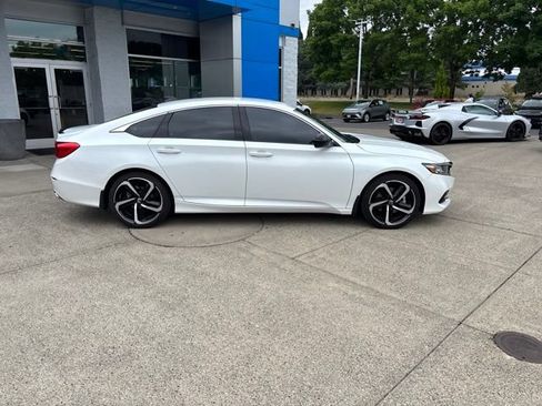 Used 2022 Honda Accord Sport image 9