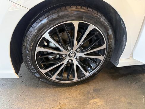 Used 2018 Toyota Camry SE w/ Moonroof Package FWD image 31