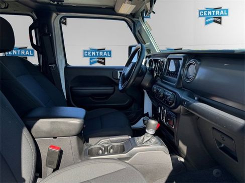 Certified 2022 Jeep Gladiator Sport image 16