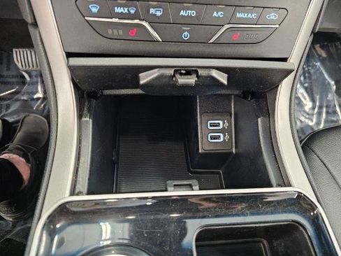 Used 2019 Ford Edge SEL w/ Equipment Group 201A AWD/4WD image 24