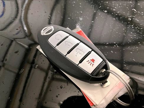 Used 2019 Nissan Kicks SV FWD image 9