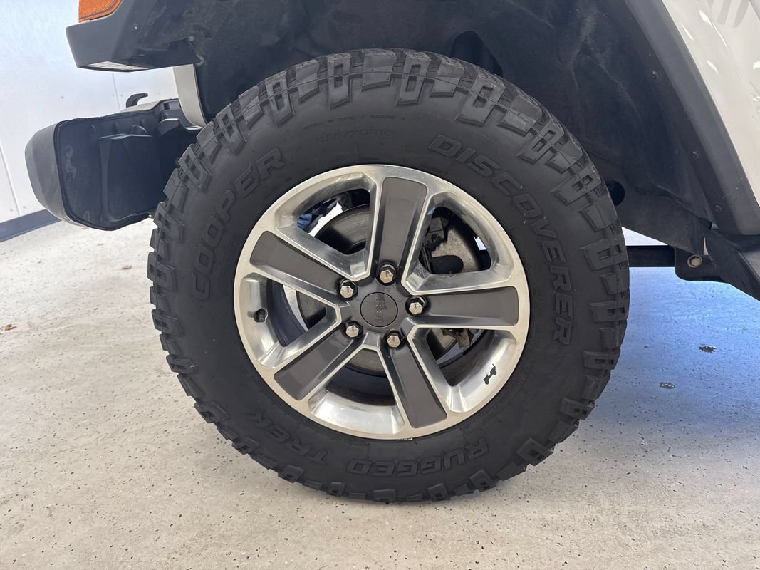 Used 2021 Jeep Wrangler Unlimited Sahara AWD/4WD image 12