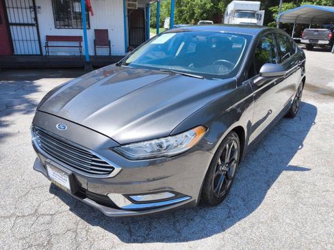 Used 2018 Ford Fusion SE w/ Equipment Group 201A FWD image 7