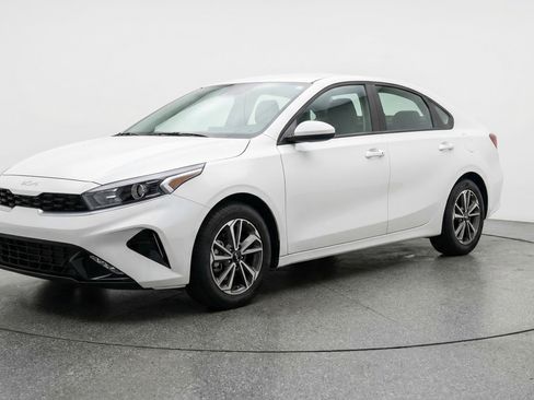 Used 2024 Kia Forte LXS FWD image 3