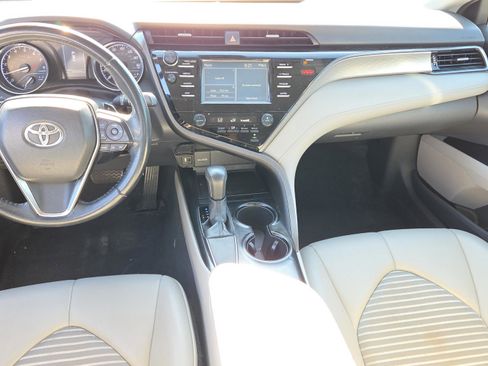 Used 2019 Toyota Camry SE FWD image 12