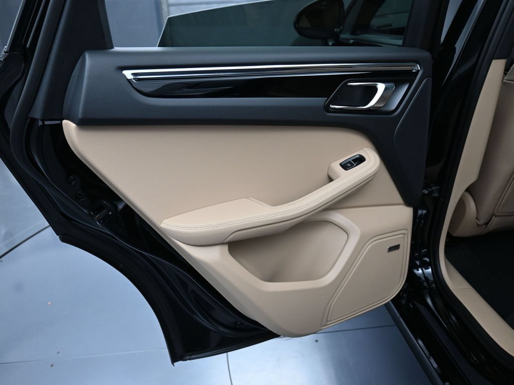 Certified 2026 Porsche Macan AWD/4WD image 23