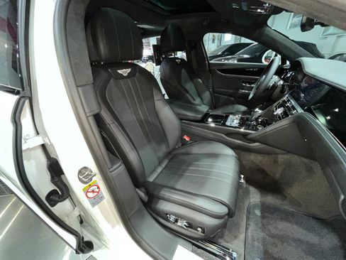 Used 2023 Bentley Flying Spur V8 AWD/4WD image 18