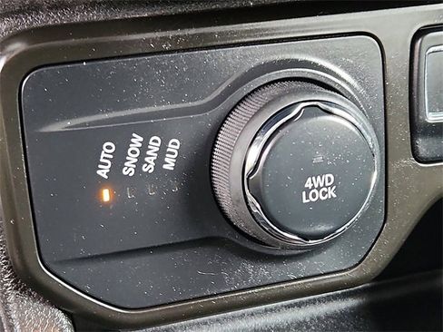 Used 2020 Jeep Renegade Latitude w/ Cold Weather Group image 14