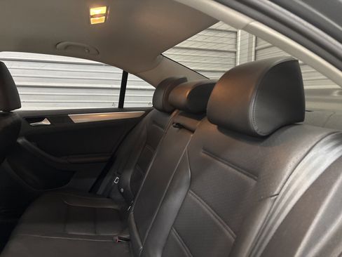 Used 2017 Volkswagen Jetta SE image 24