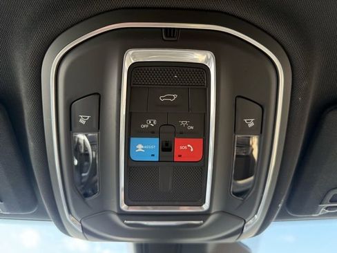 Used 2023 Jeep Grand Cherokee L Limited image 16