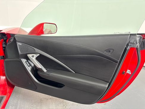 Used 2019 Chevrolet Corvette Stingray Coupe w/ Z51 1LT RWD image 26