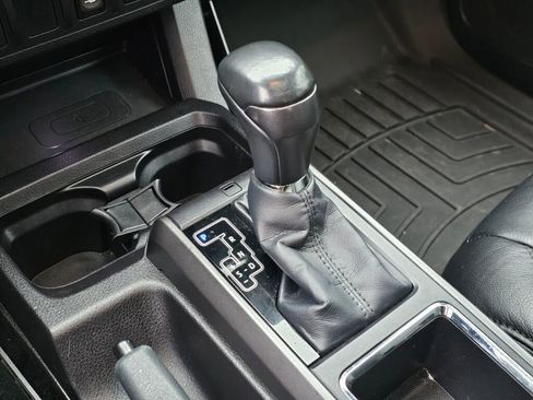 Used 2016 Toyota Tacoma TRD Off-Road image 31