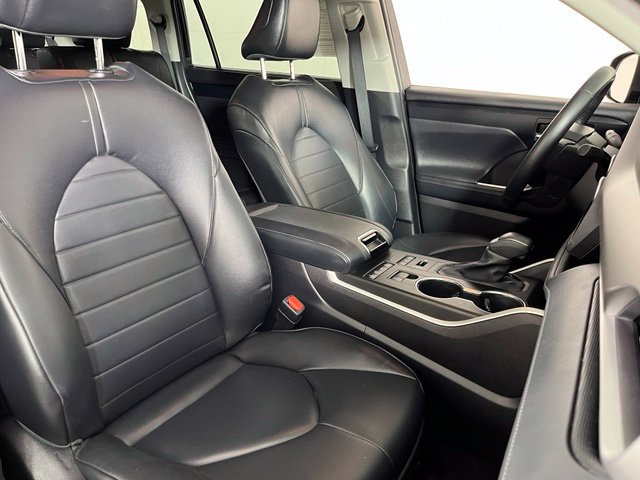 Used 2022 Toyota Highlander XLE AWD/4WD image 42