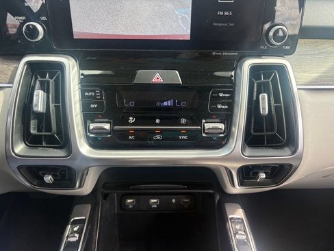 Used 2022 Kia Sorento EX w/ Panoramic Sunroof Package FWD image 23