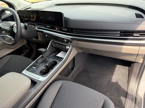 New 2027 Kia Carnival LX FWD image 14