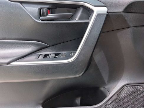 Used 2021 Toyota RAV4 LE FWD image 27