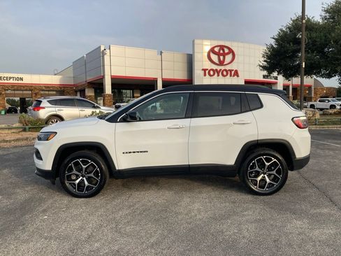 Used 2025 Jeep Compass Limited AWD/4WD image 8