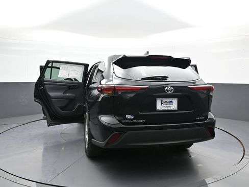 Certified 2025 Toyota Highlander LE AWD/4WD image 48