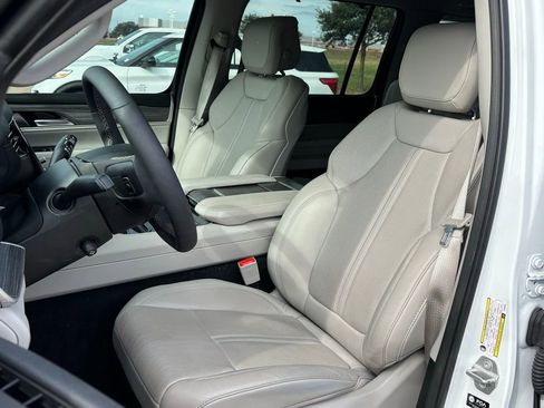 Used 2023 Jeep Wagoneer Series II w/ Convenience Group I image 8