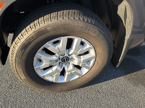 Used 2024 Nissan Frontier SV w/ SV Convenience Package image 34