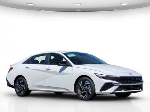 New 2025 Hyundai Elantra SEL image 7