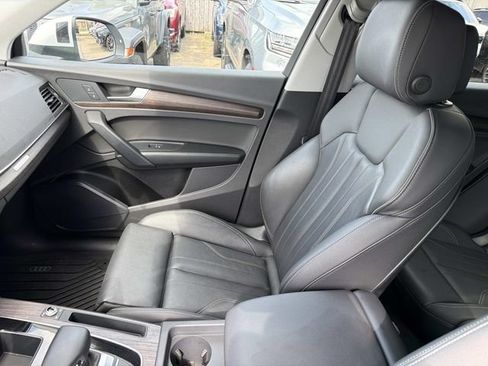 Used 2025 Audi Q5 e Premium AWD/4WD image 21