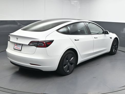 Used 2023 Tesla Model 3 Standard Range image 8