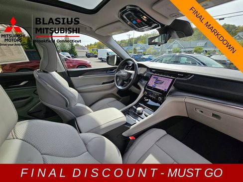 Used 2022 Jeep Grand Cherokee Overland w/ Luxury Tech Group IV image 14